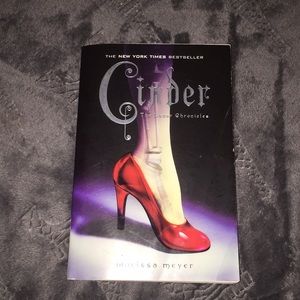Cinder by Marissa Meyer